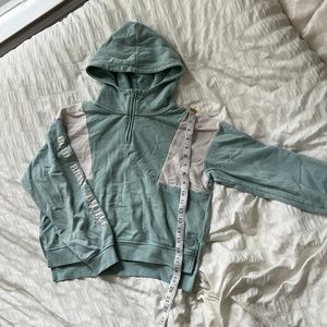 Cropped girl’s hoodie